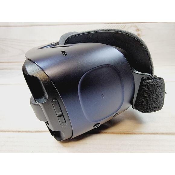 Samsung Gear VR Powered by Oculus SM-R323 Virtual Reality Headset - Picture 4 of 15